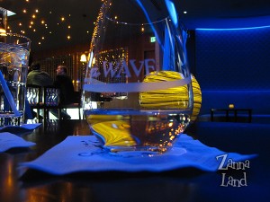 The Wave wine glass
