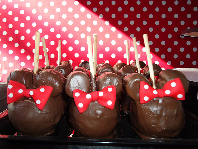 Minnie Mouse birthday party chocolate apples