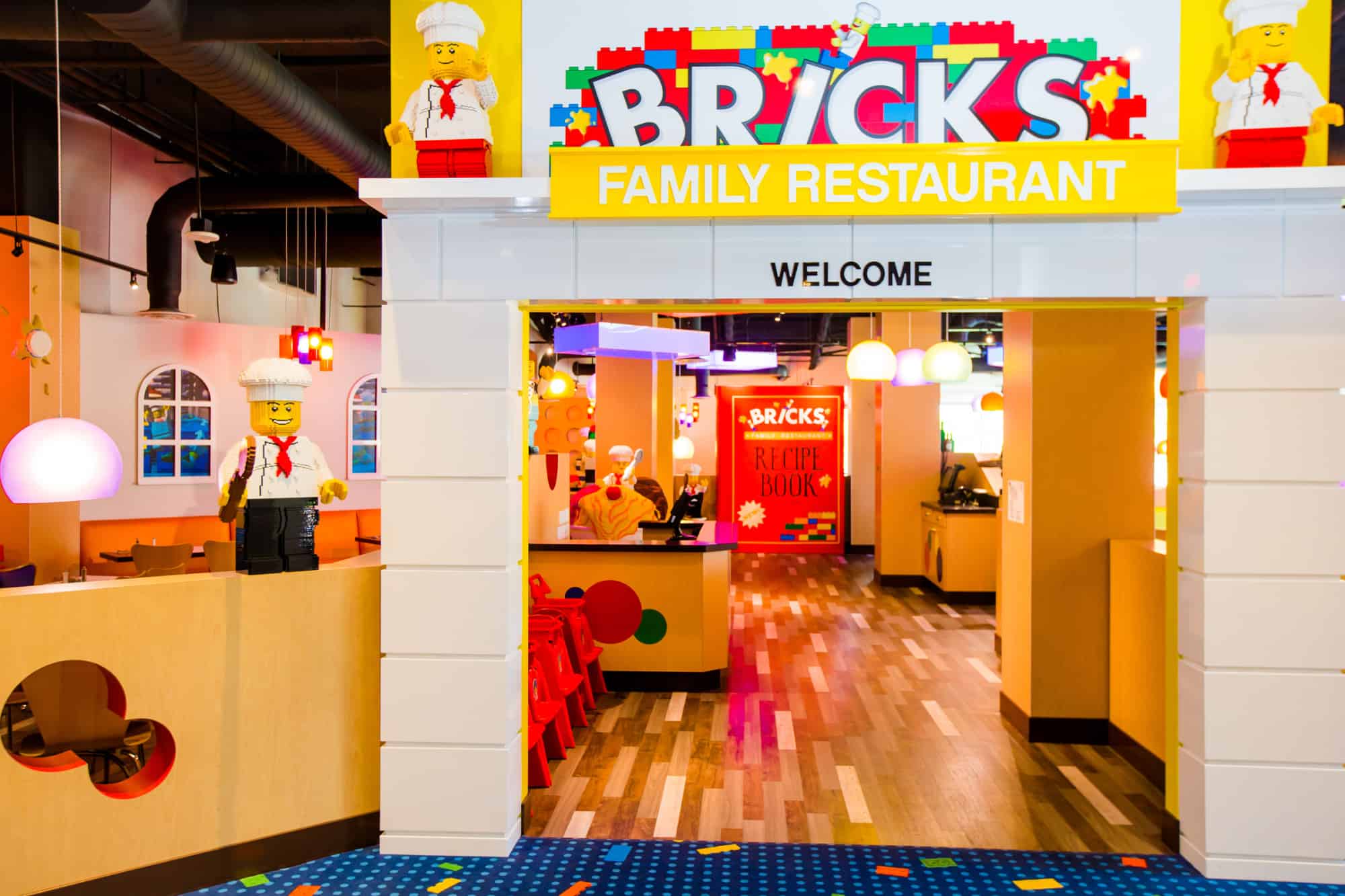 Bricks Family Restaurant  (PHOTO / Chip Litherland for LEGOLAND Florida/Merlin Entertainments Group Inc.)