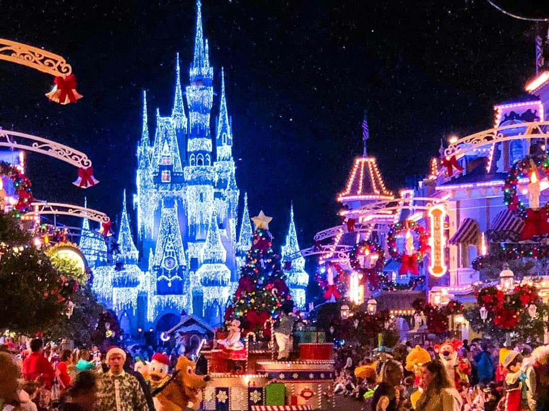 A Disney Local Perspective: Holiday Traditions Old and New - ZANNALAND!