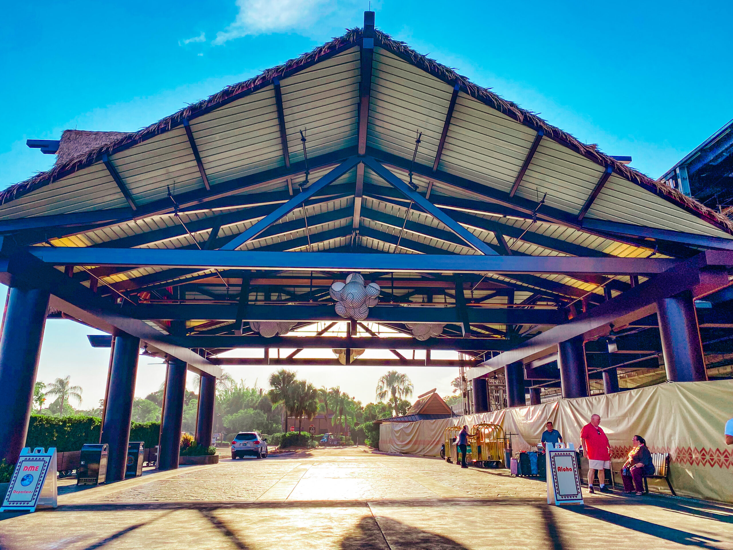 Disney's Polynesian open porte cochere